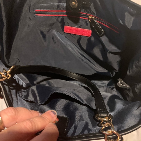 Tommy Hilfiger purse - Picture 2 of 4